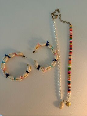 Bundle of Casa Clara Shell Hoop Earrings + 8 Other Reasons Poi Lariat Necklace